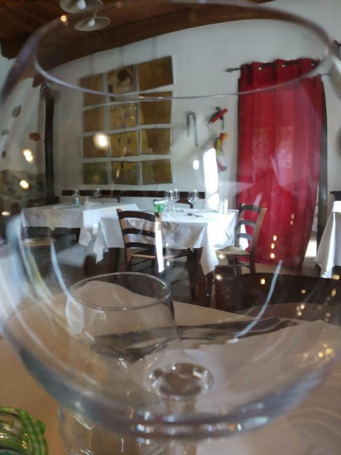 Taverna Del Dolmen Millesimo Eksteriør bilde